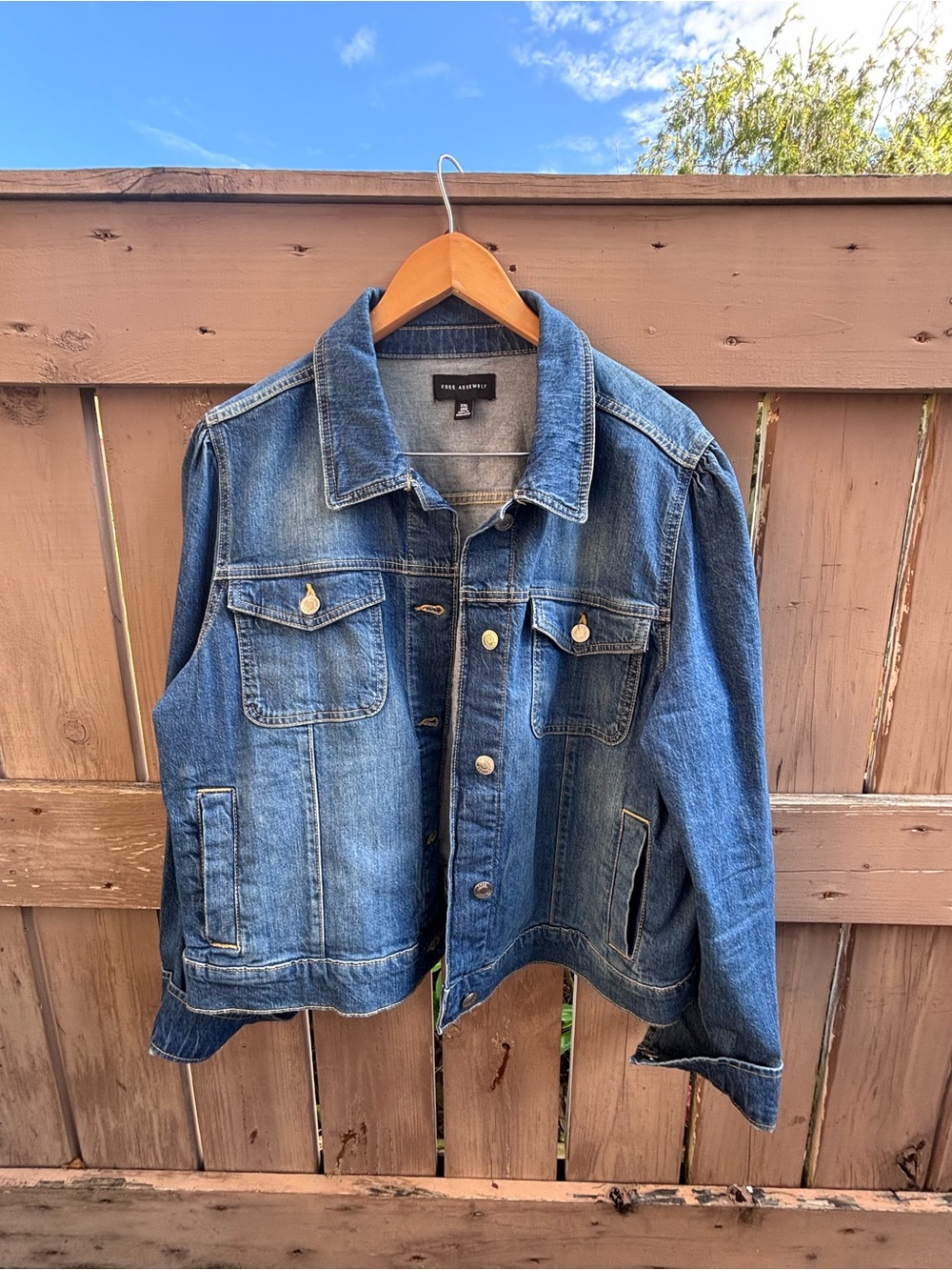 ❗️LIKE NEW ❗️ Blue Denim Jacket with Button Detail and Puff Shoulders